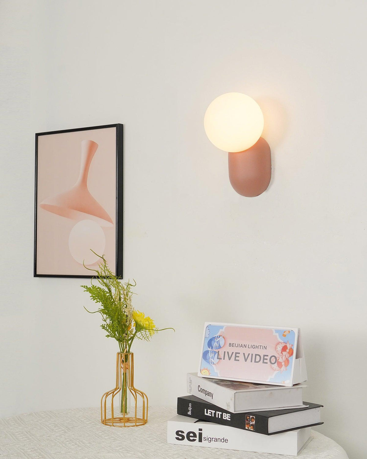 Nelo Minimalistische wandlamp met bolvormige kap