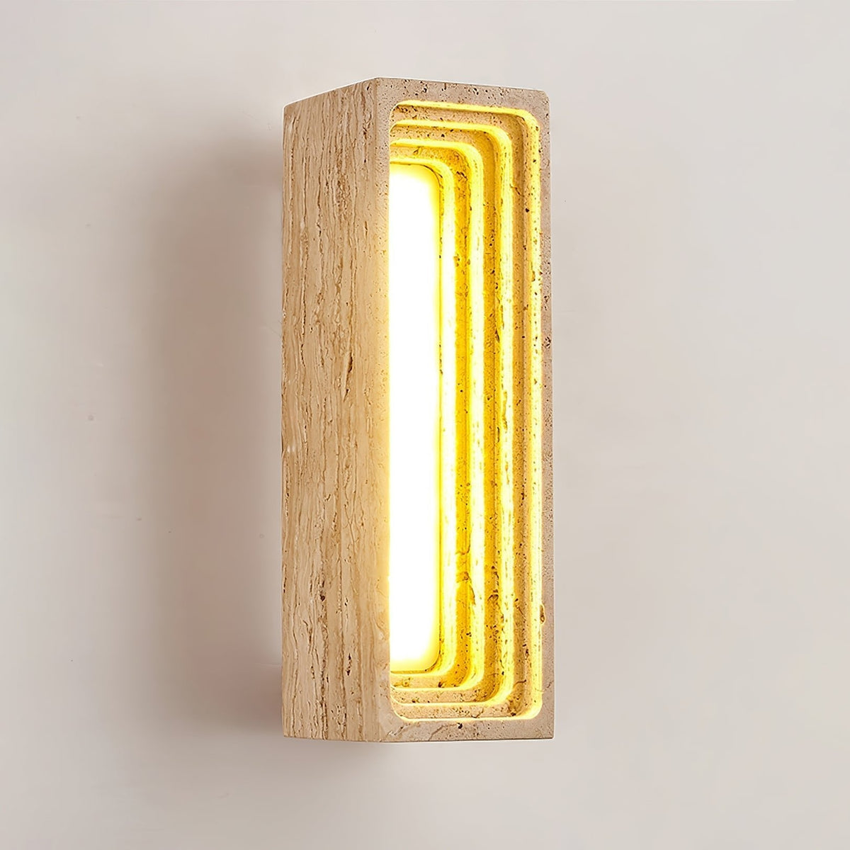 Atheila wandlamp in Geel travertin