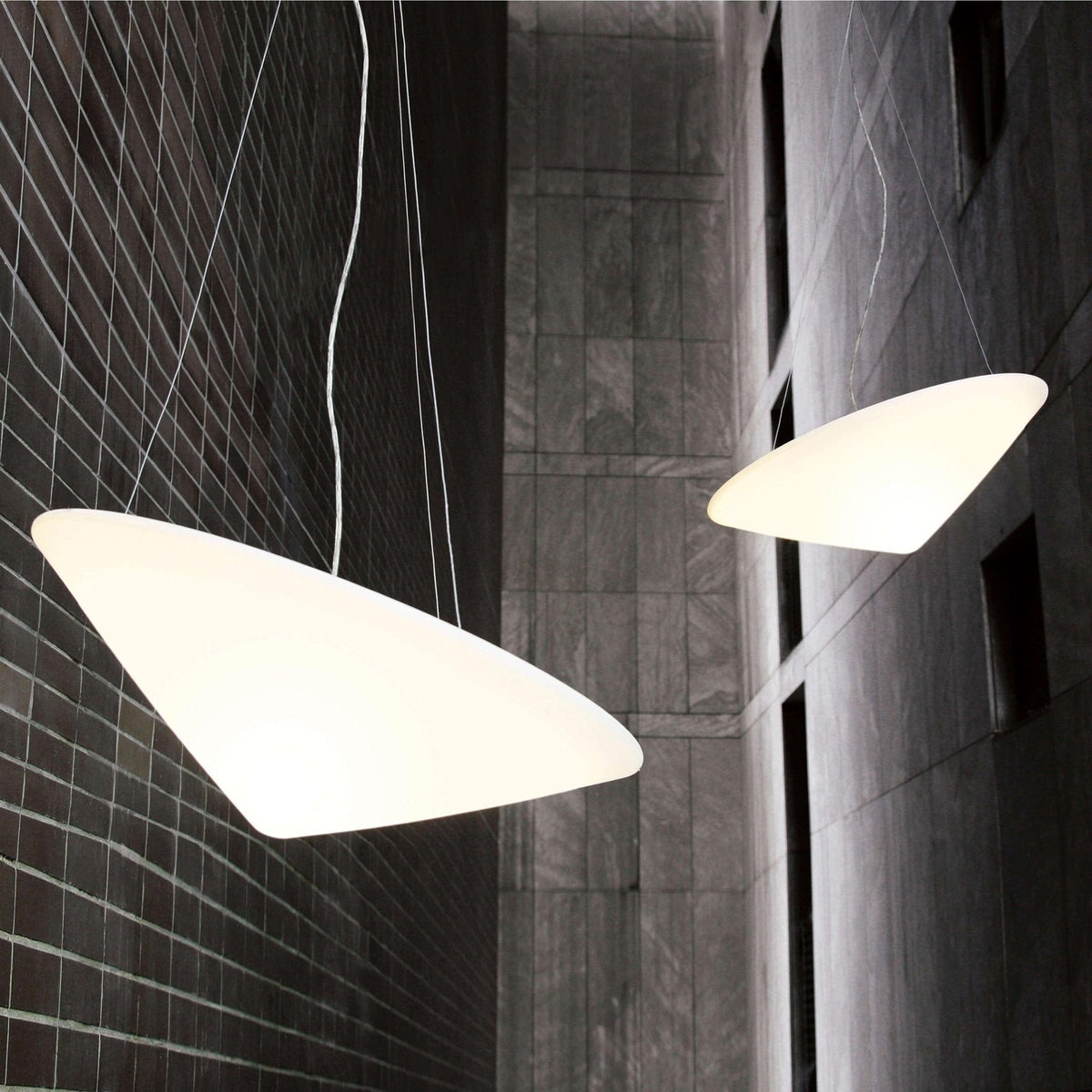 Othian hanglamp polyethyleen gekantelde hoed minimalistisch