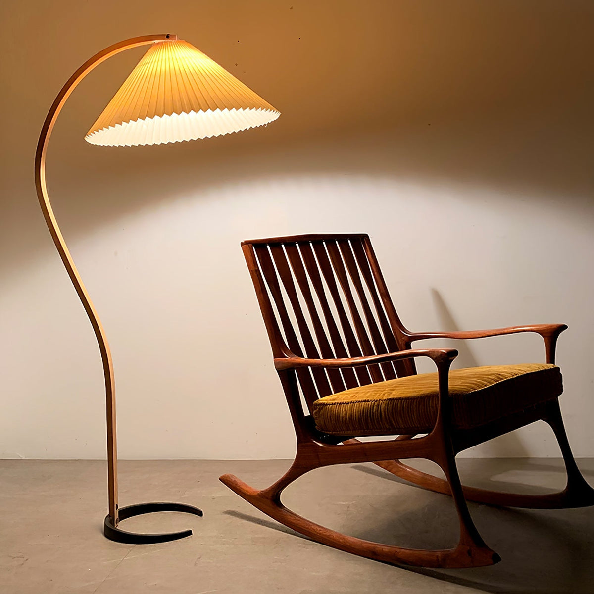 Viaro houten vloerlamp