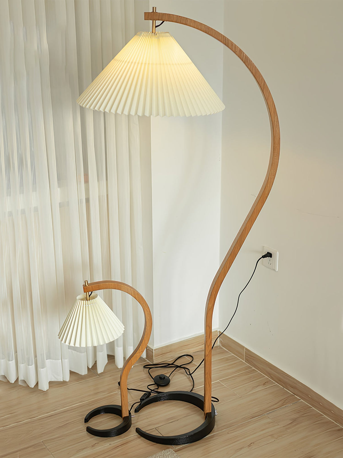 Viaro houten vloerlamp
