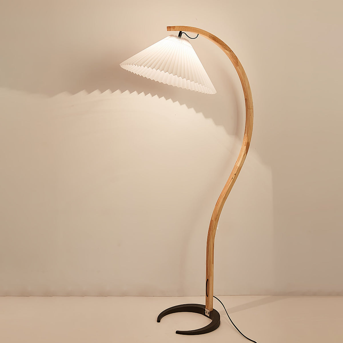 Viaro houten vloerlamp
