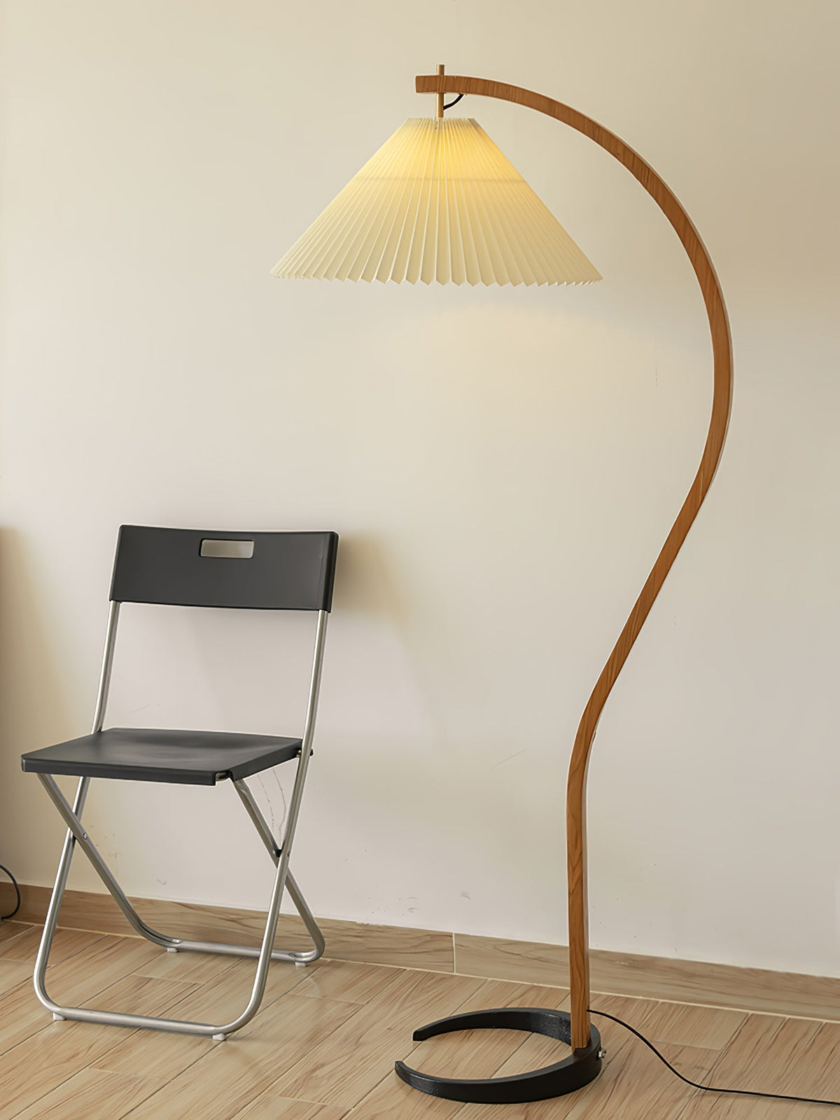 Viaro houten vloerlamp