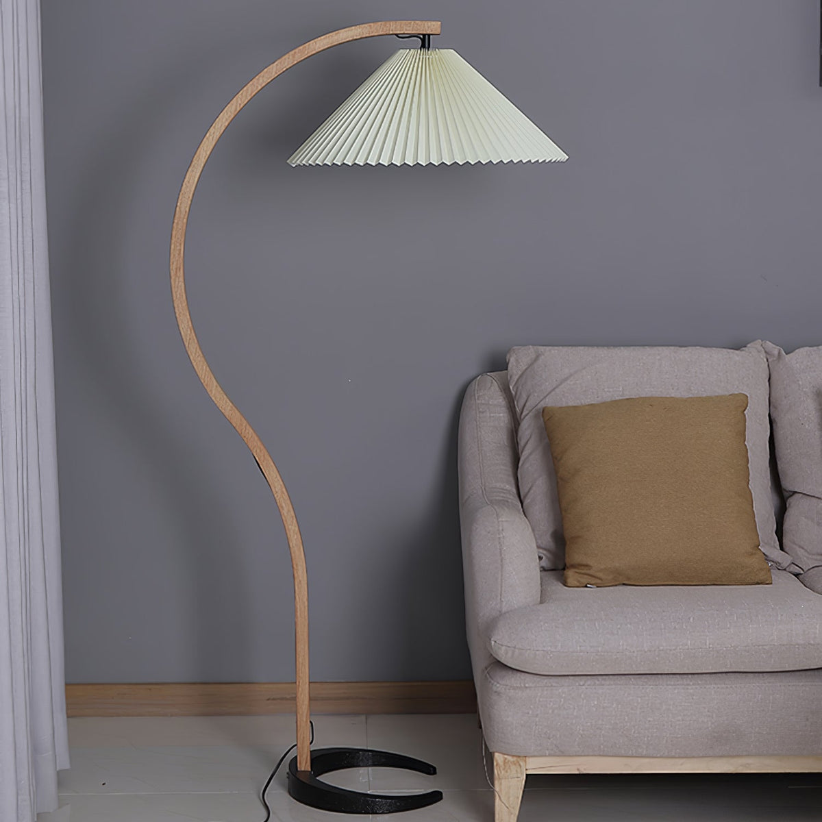 Viaro houten vloerlamp