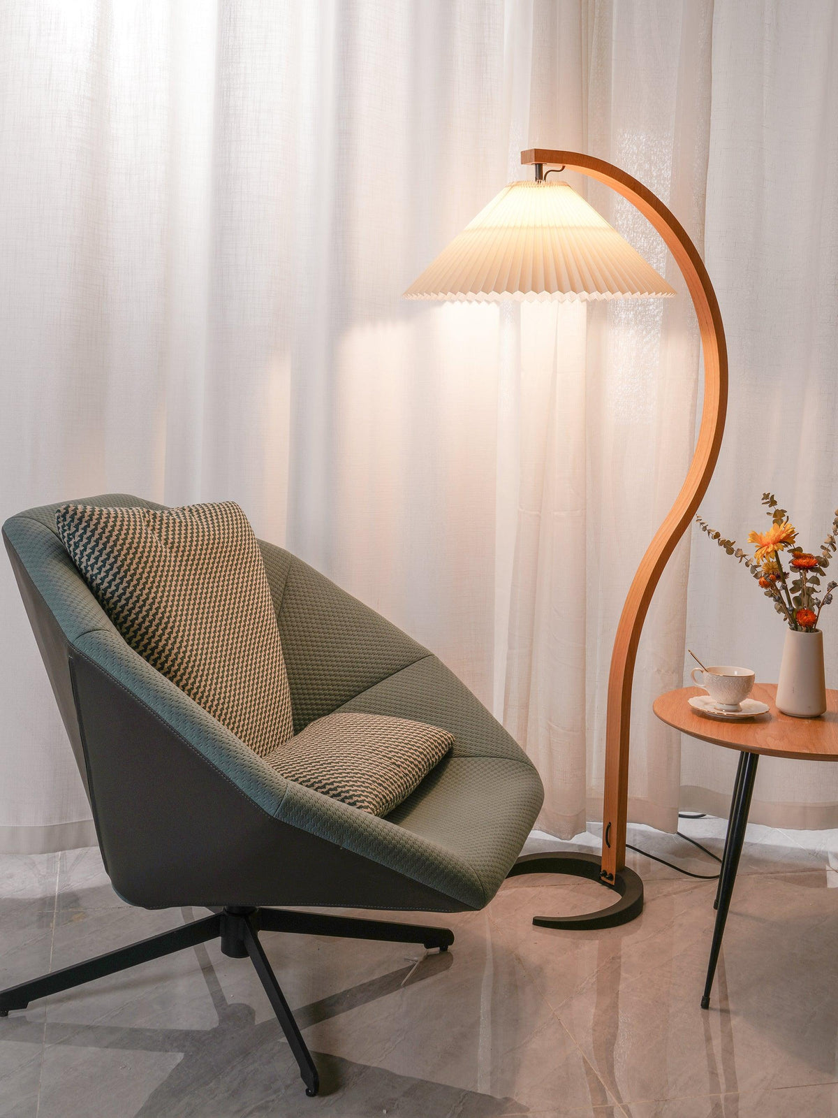 Viaro houten vloerlamp