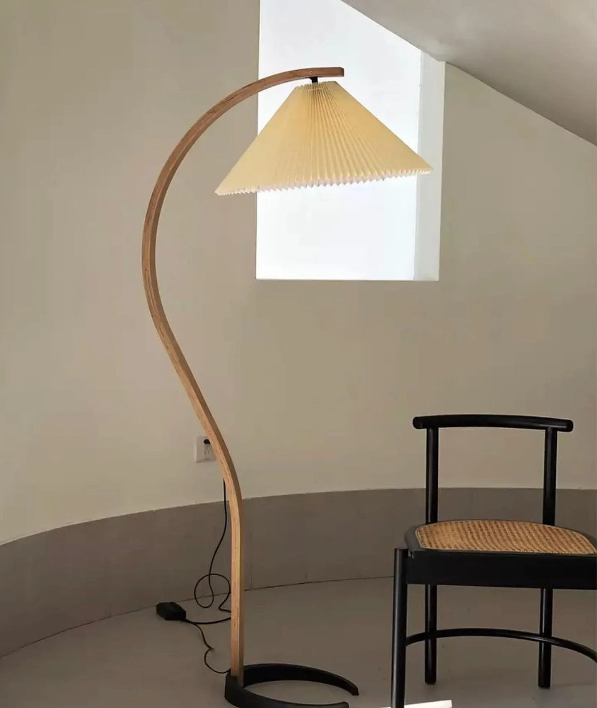 Viaro houten vloerlamp