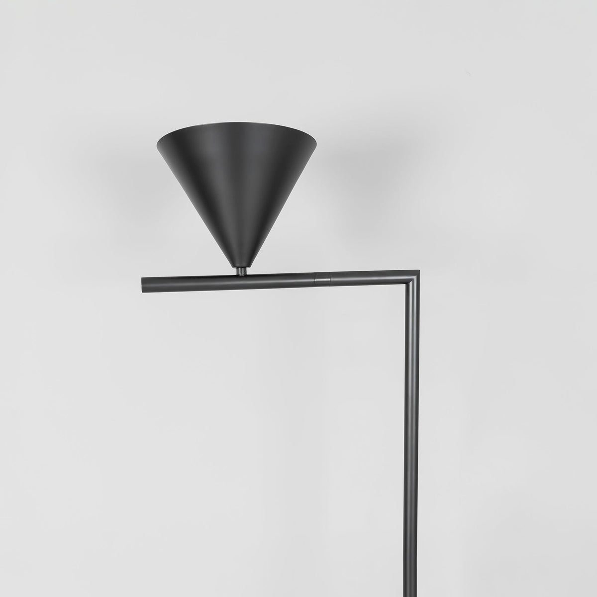 Nell Minimalistische vloerlamp