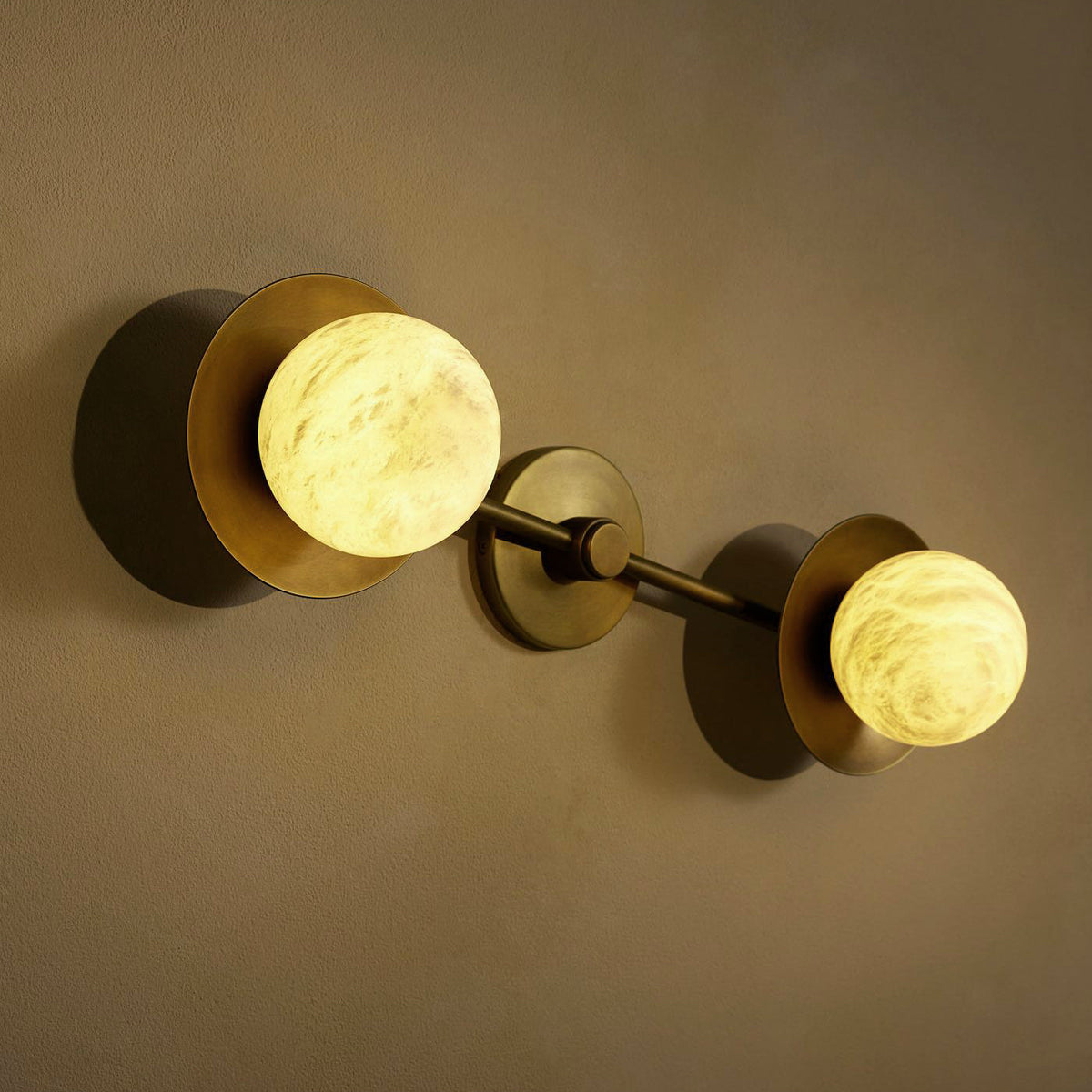 Eiralenne wandlamp met albast