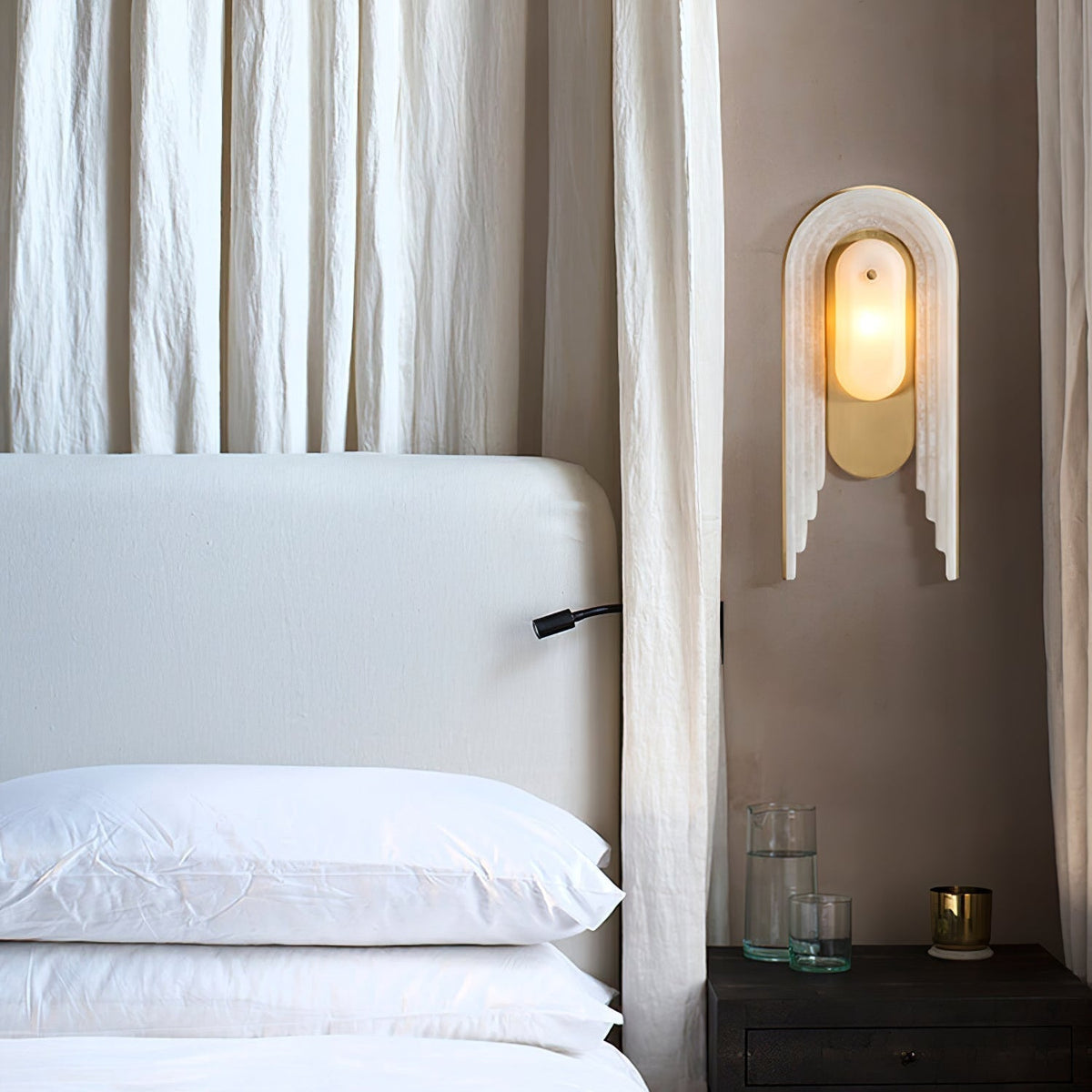 Sytalion Arch goudkleurige afwerking albasten wandlamp