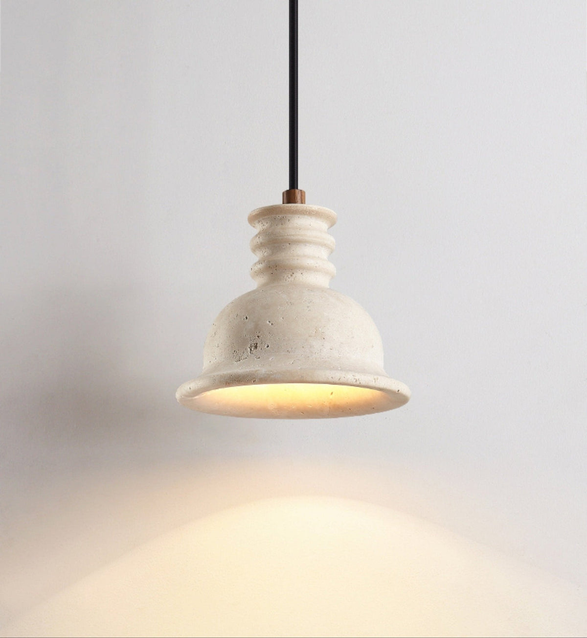 Tavuenne hanglamp van geel travertin