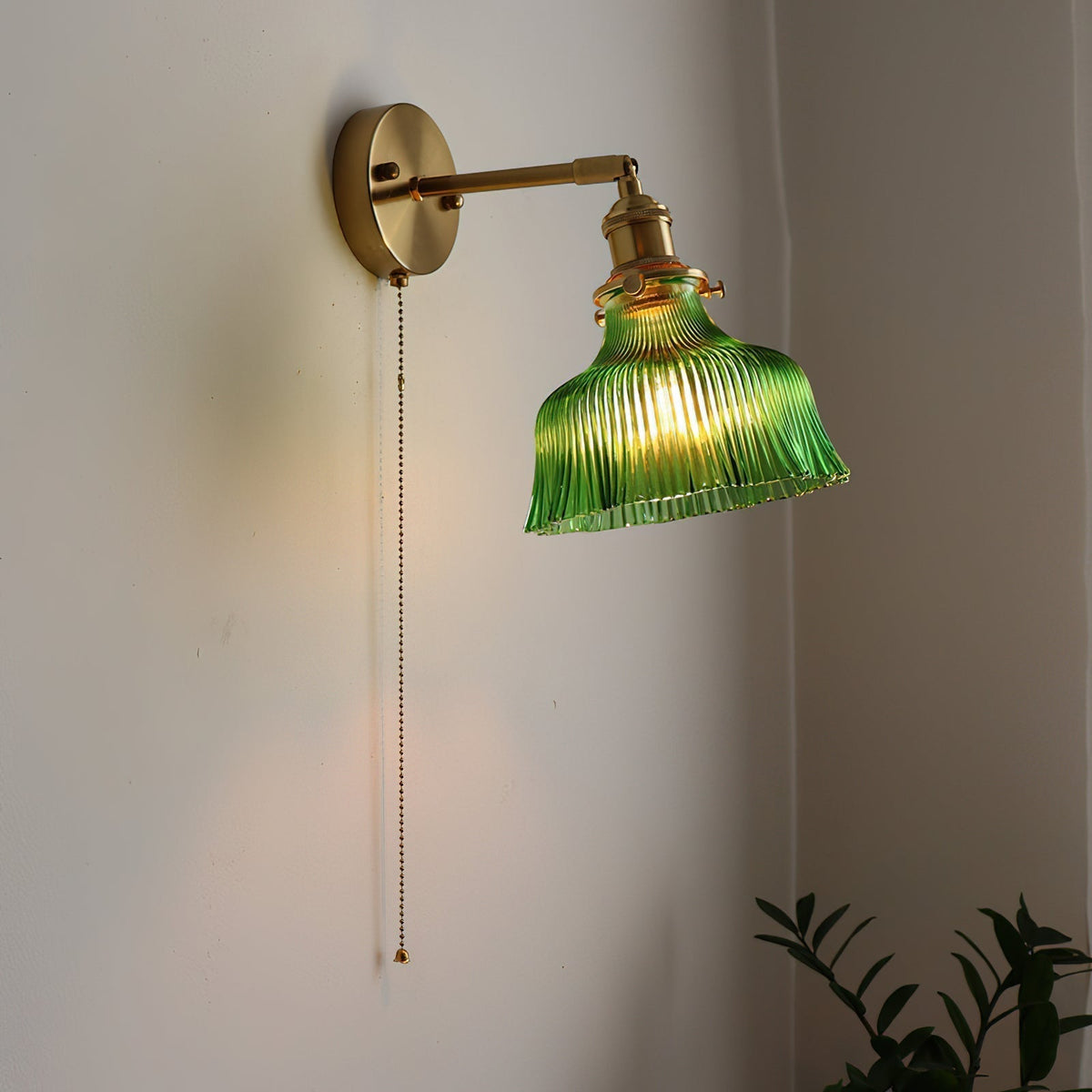 Rilo wandlamp messing met groen/helder glazen kap en trekkoord