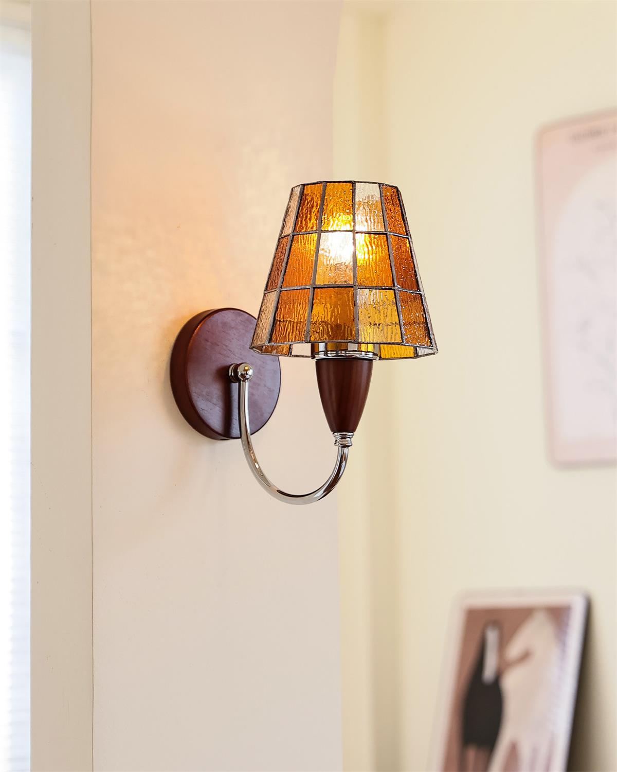 Ambrielle wandlamp met amberkleurige kap