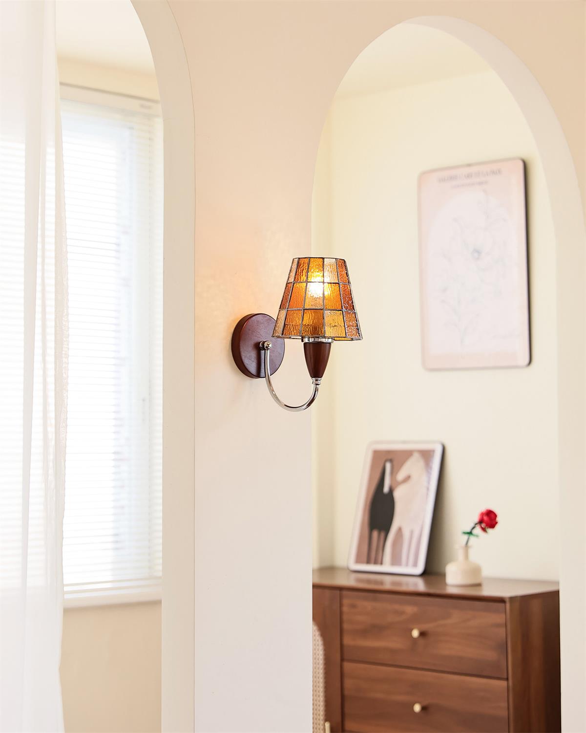 Ambrielle wandlamp met amberkleurige kap