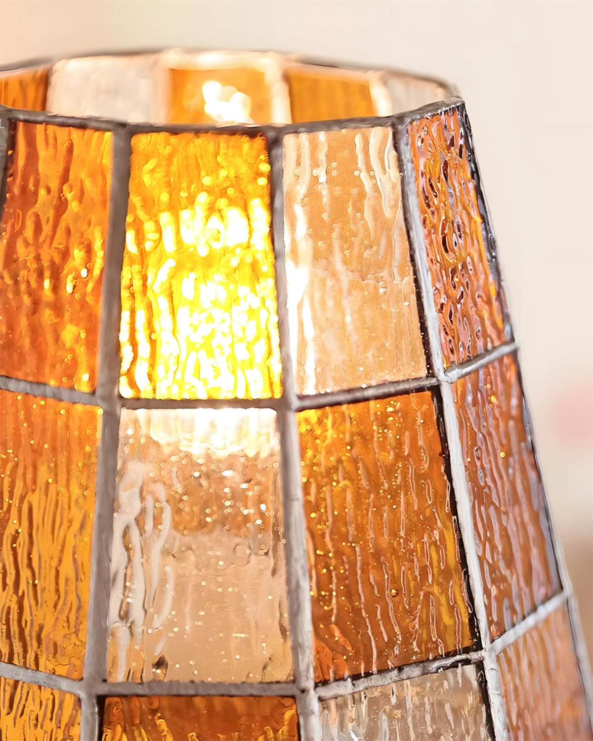 Ambrielle wandlamp met amberkleurige kap