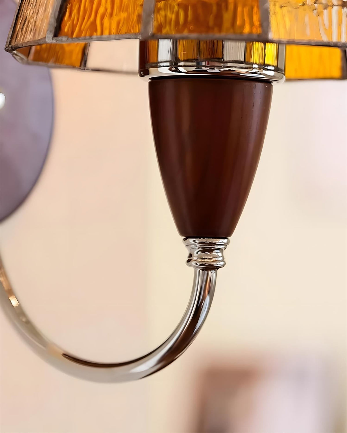 Ambrielle wandlamp met amberkleurige kap