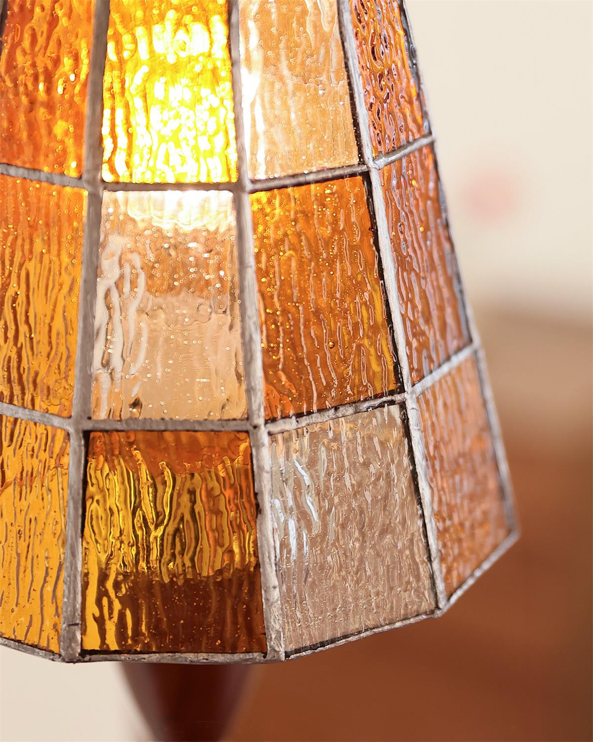 Ambrielle wandlamp met amberkleurige kap