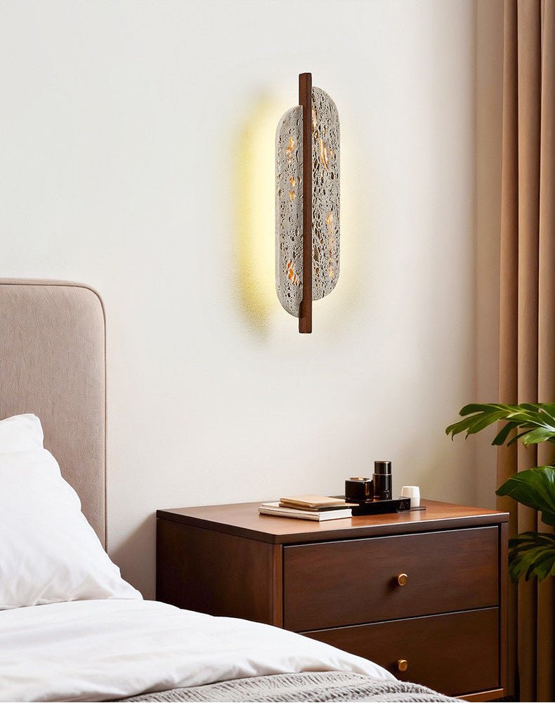Serinaine wandlamp met geel travertin en walnoot