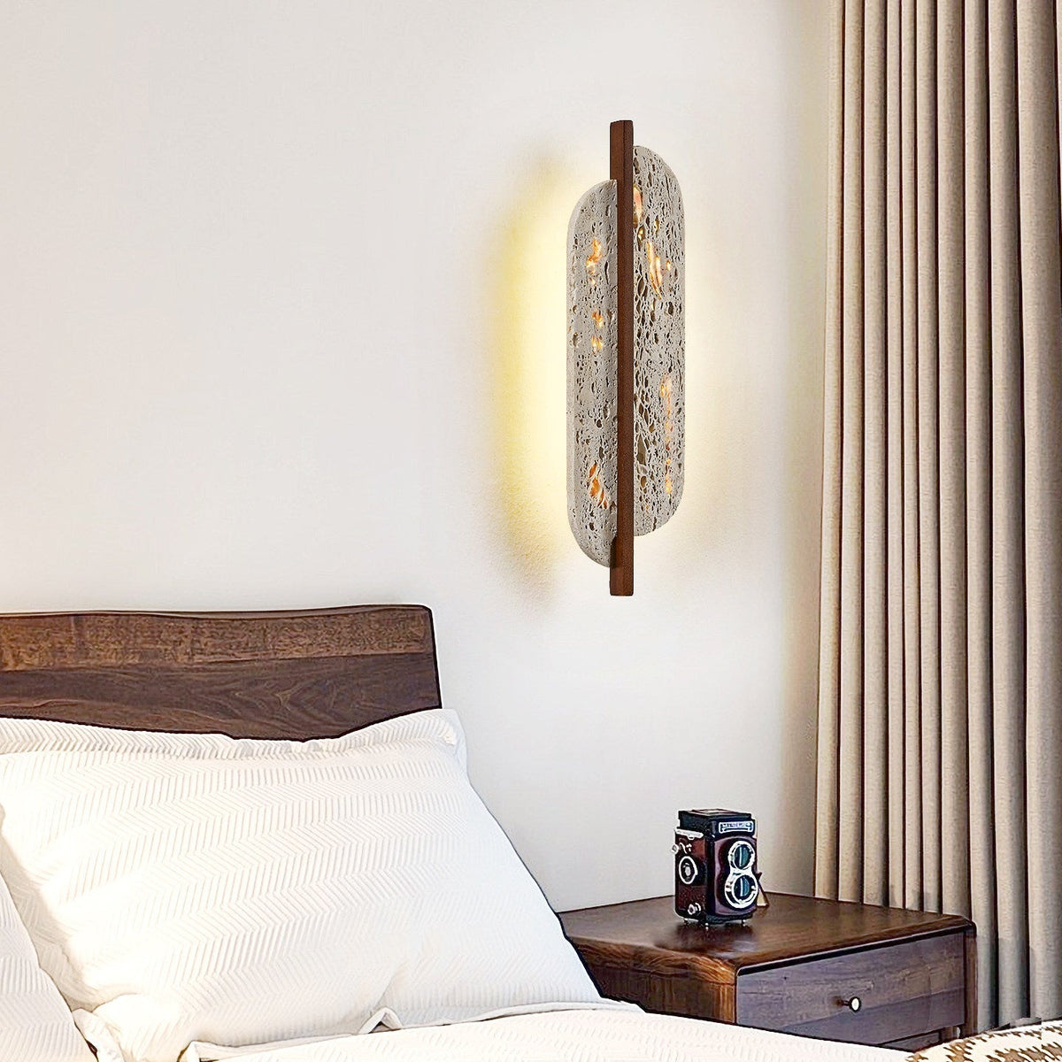 Serinaine wandlamp met geel travertin en walnoot