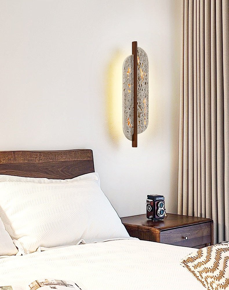 Serinaine wandlamp met geel travertin en walnoot