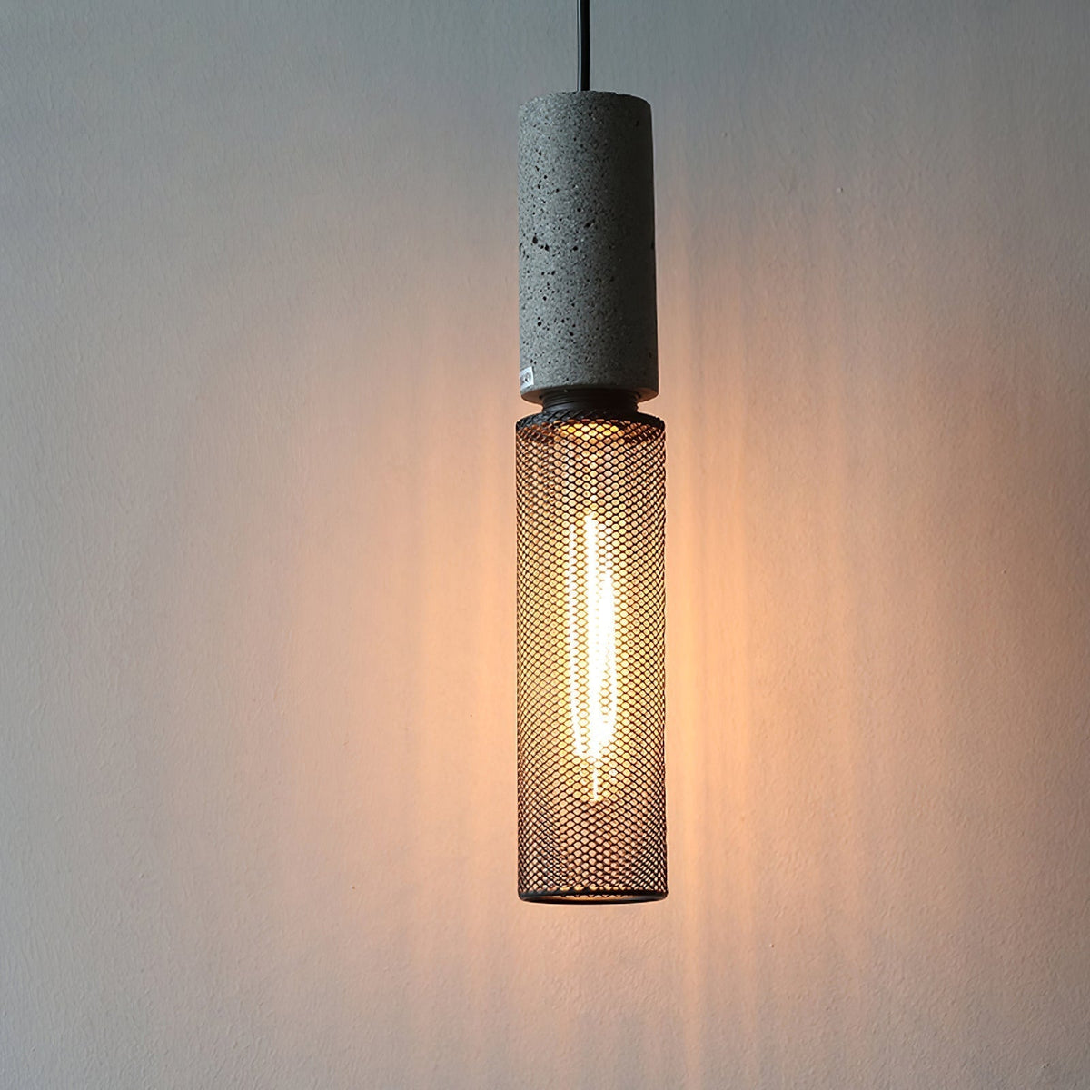 Lumeraine hanglamp van cement met mesh