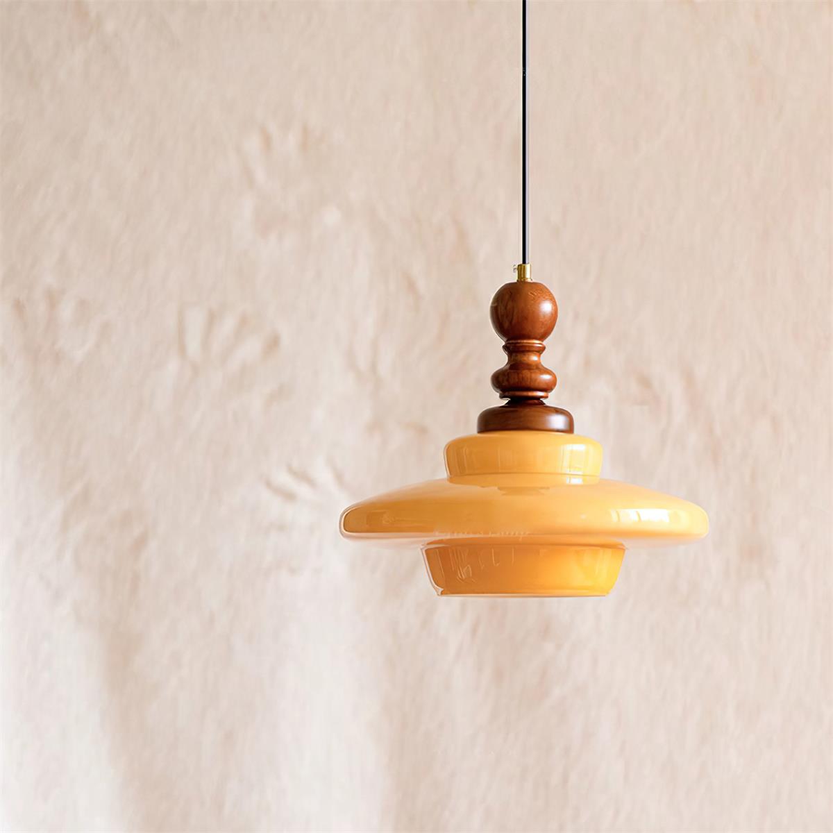 Hanglamp geel glas met walnoothout accent retro