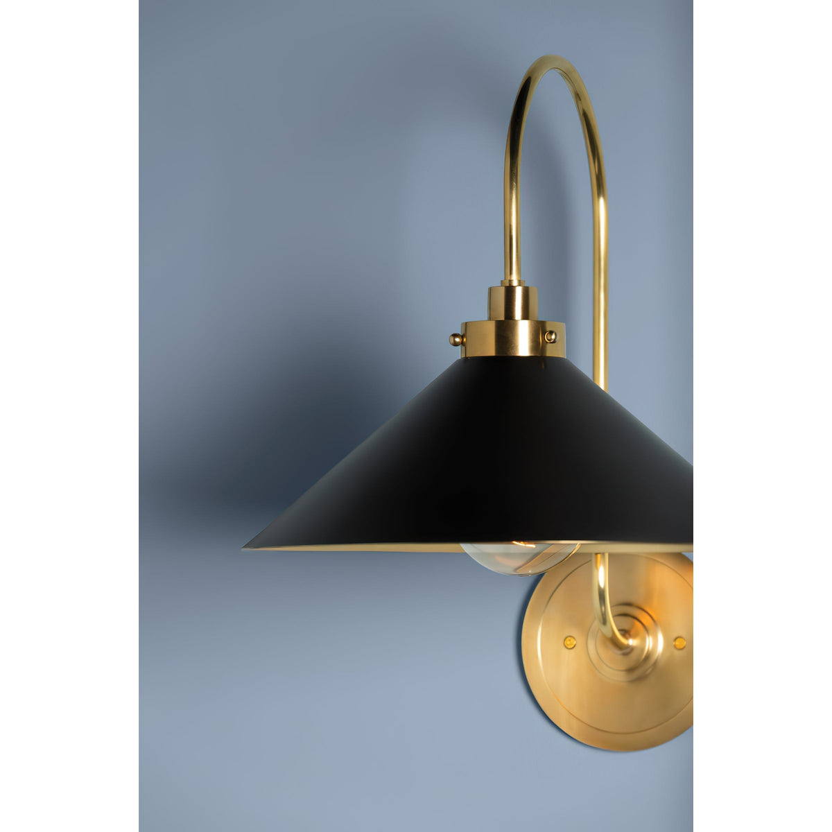 Soliaria messing wandlamp