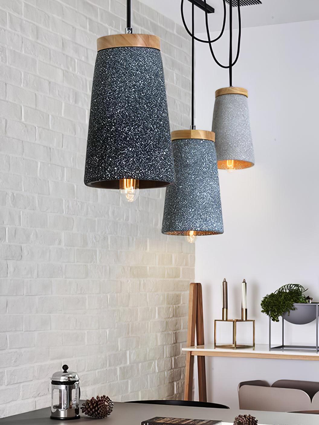 Sylinelia hanglamp van cement en hout