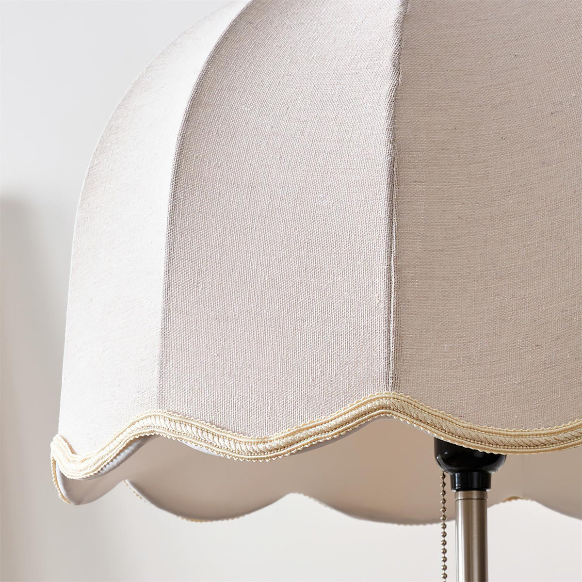 Oreluine vloerlamp