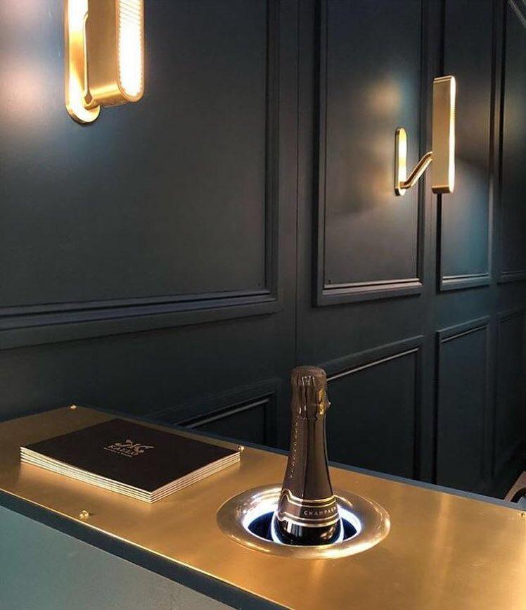 Oriararia messing wandlamp met sleuvenrooster