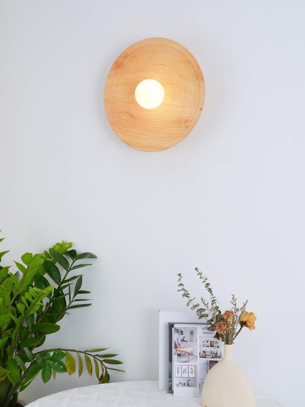 Aldenise Noordse kunst Contour wandlamp van walnoothout