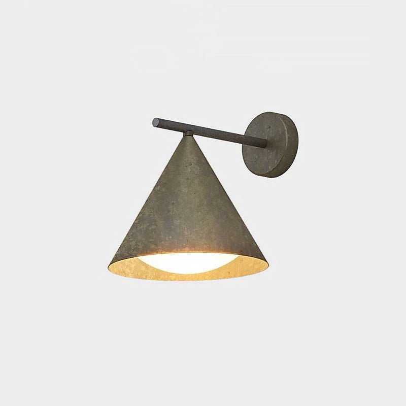 Forgecone Rustieke wandlamp met conische vorm