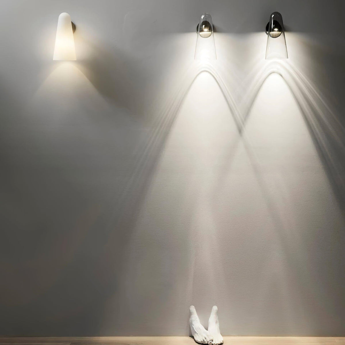 Yoke glazen wandlamp met goudkleurige afwerking en glas