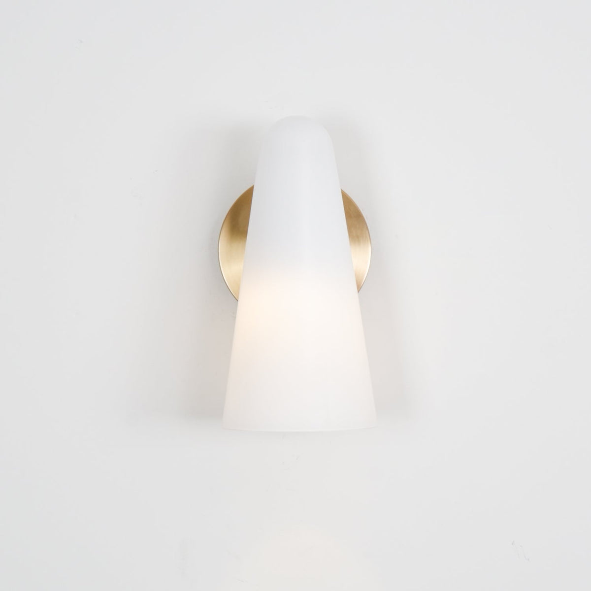 Yoke glazen wandlamp met goudkleurige afwerking en glas