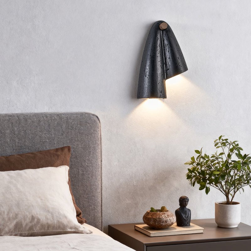 Kora Moderne wandlamp van zwart travertin