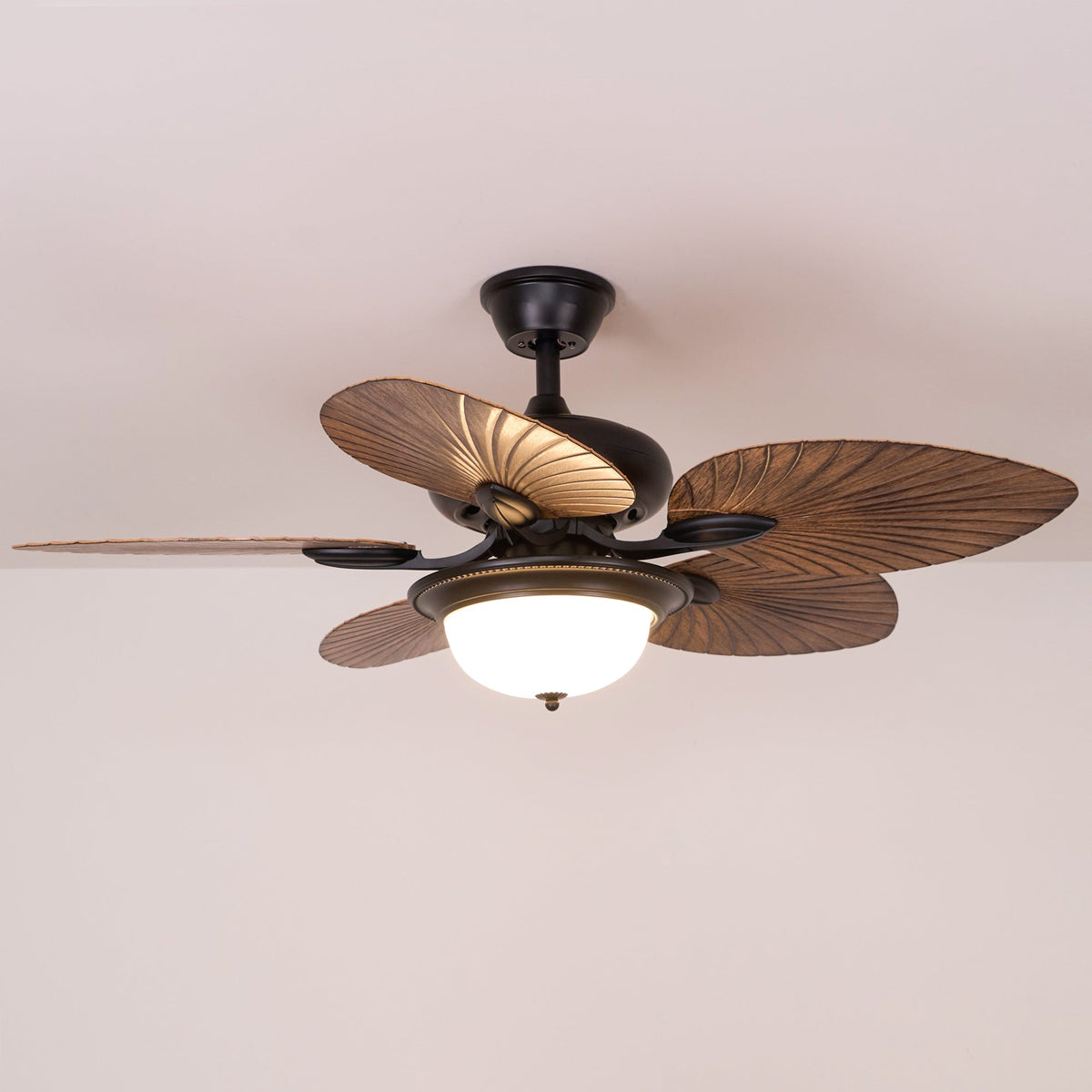 Viraalel plafondventilator met verlichting