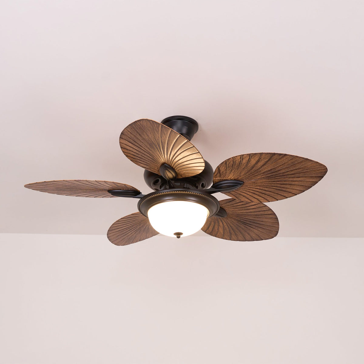 Viraalel plafondventilator met verlichting