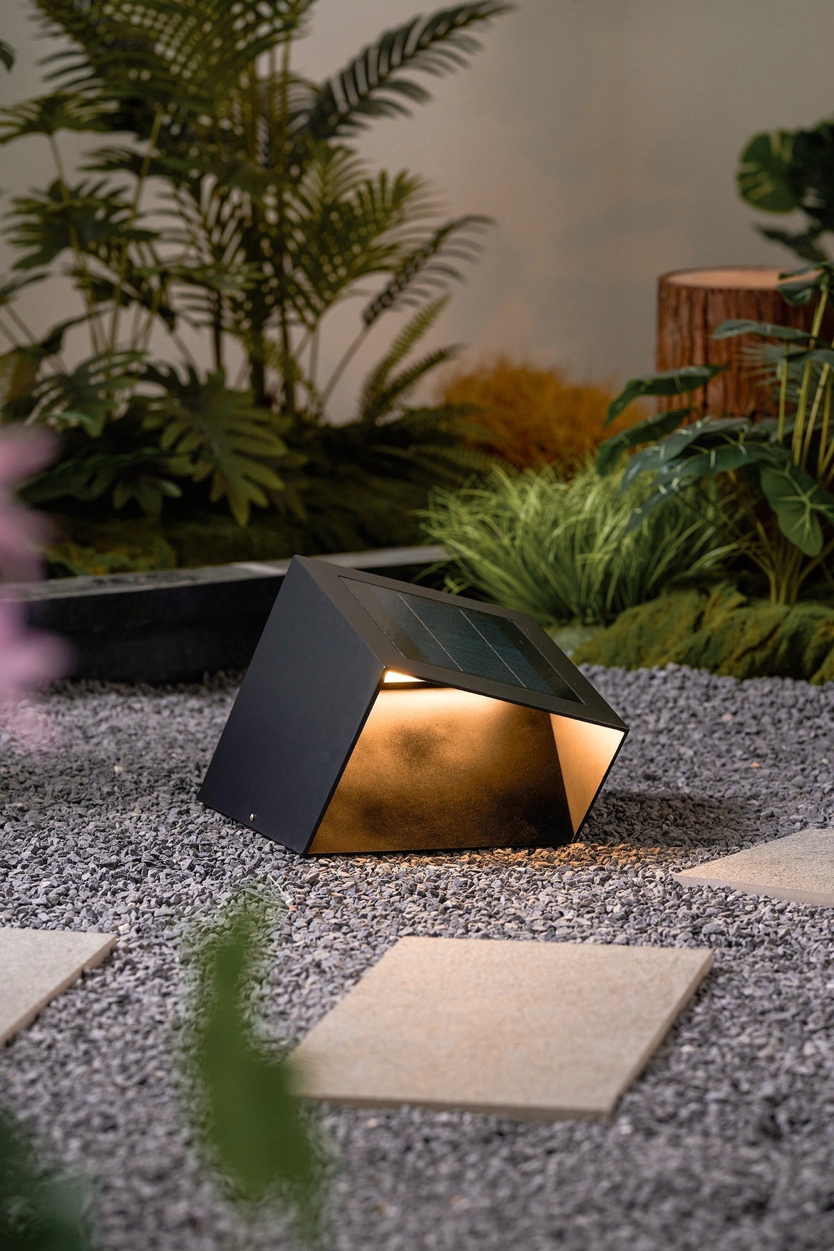 Voren Garden Solar Outdoor Light