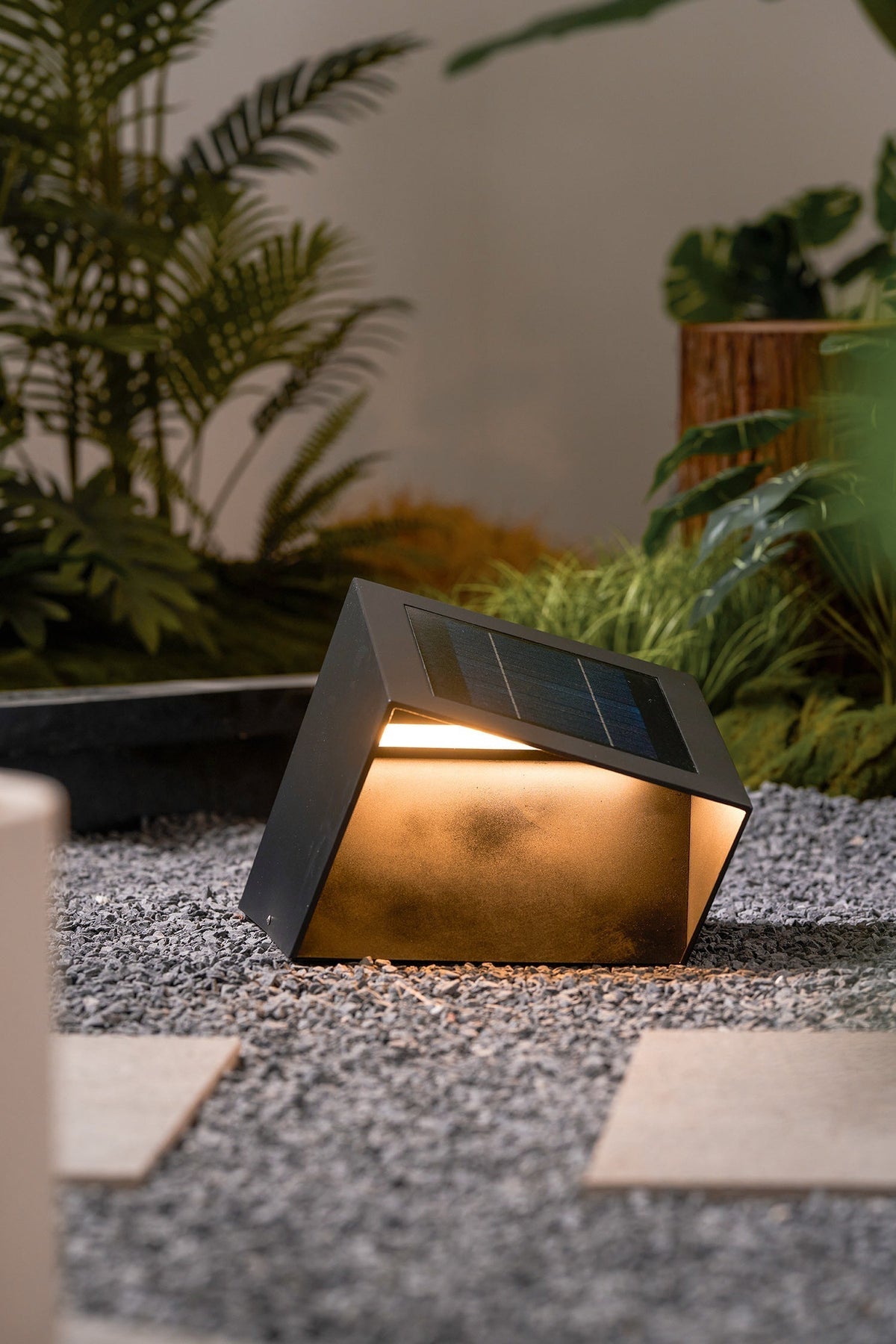 Voren Garden Solar Outdoor Light