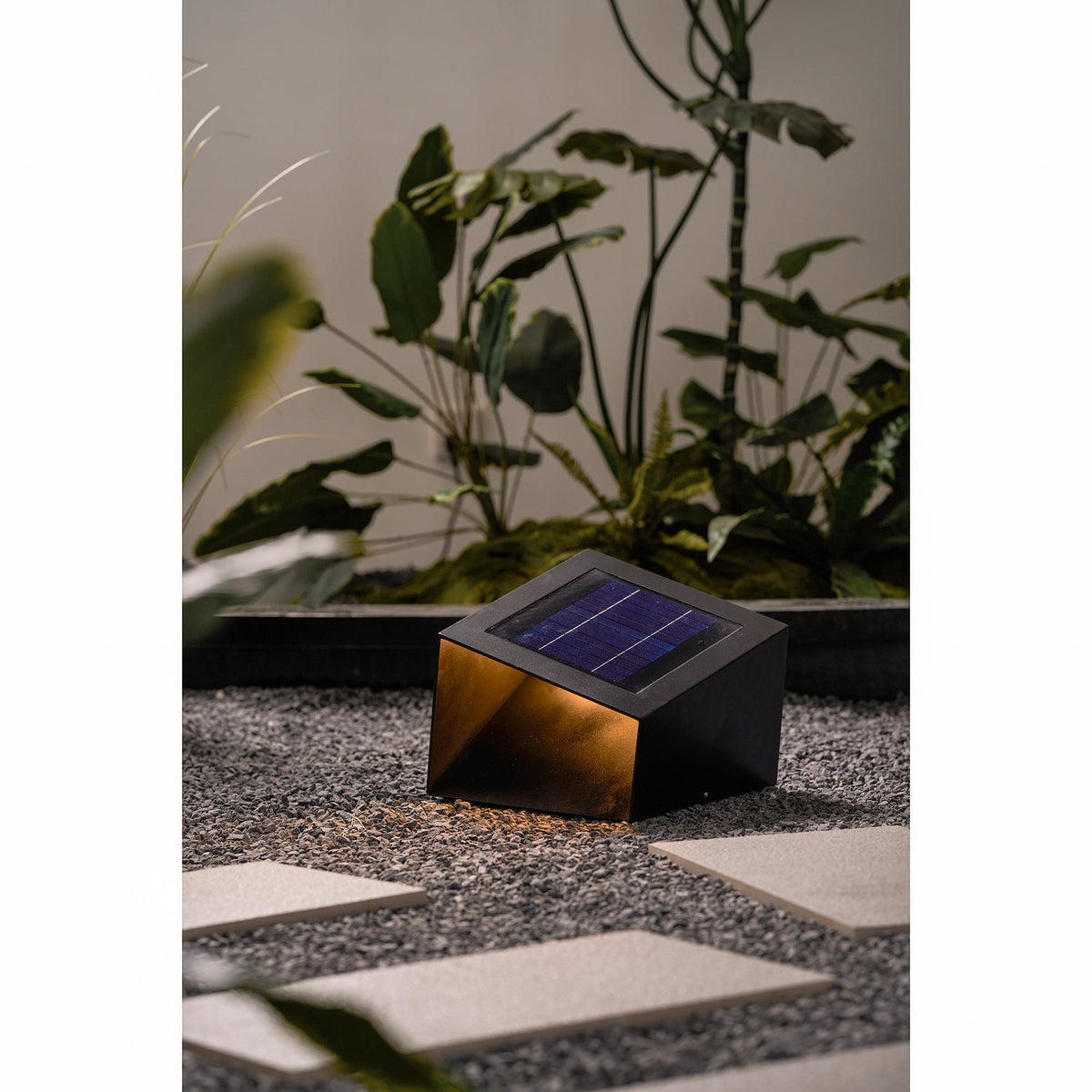 Voren Garden Solar Outdoor Light