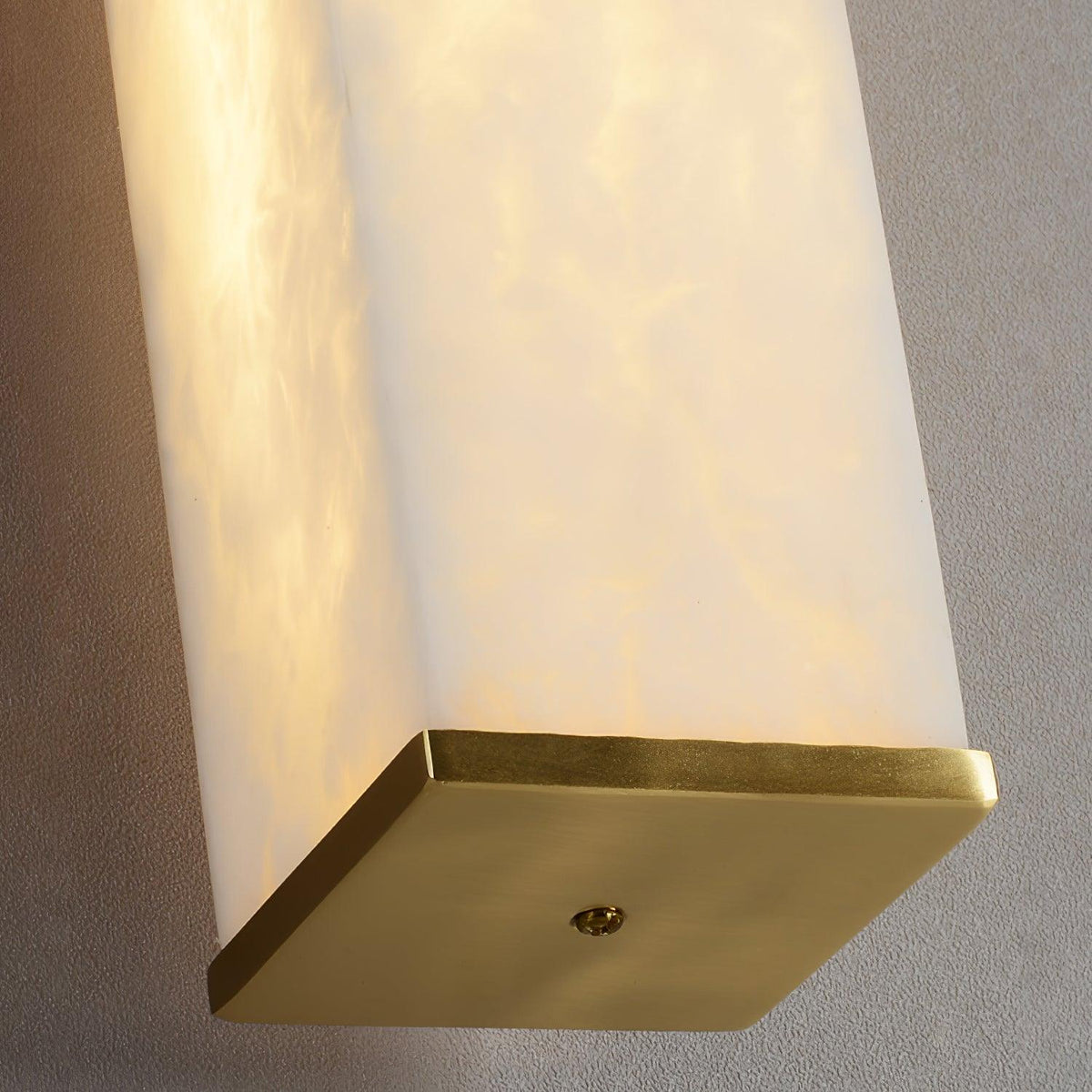 Vithaira albasten wandlamp