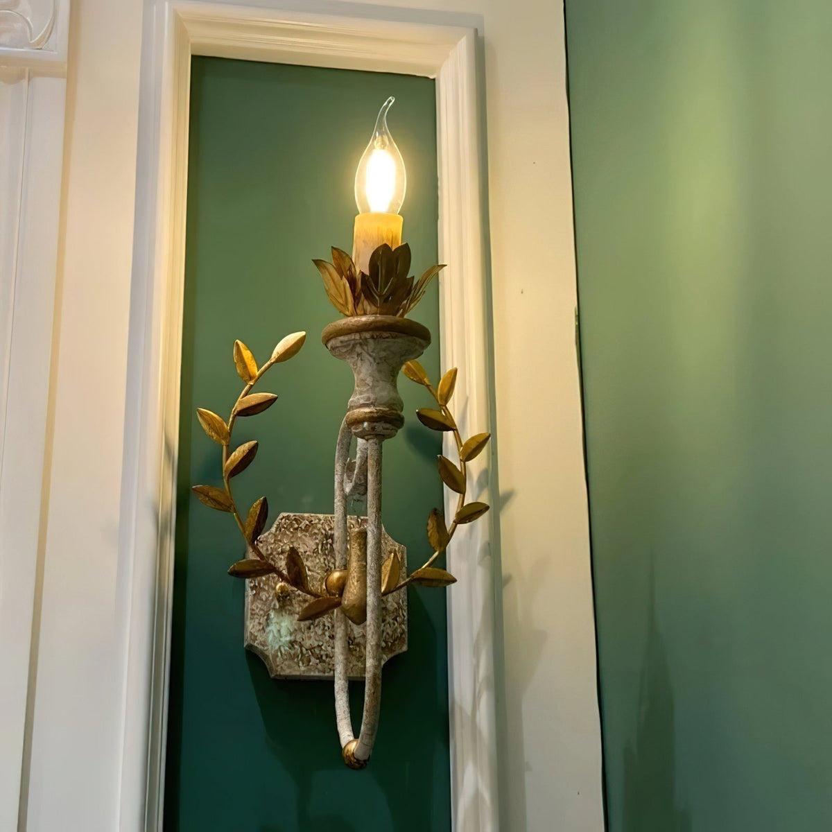 Opal houten wandlamp