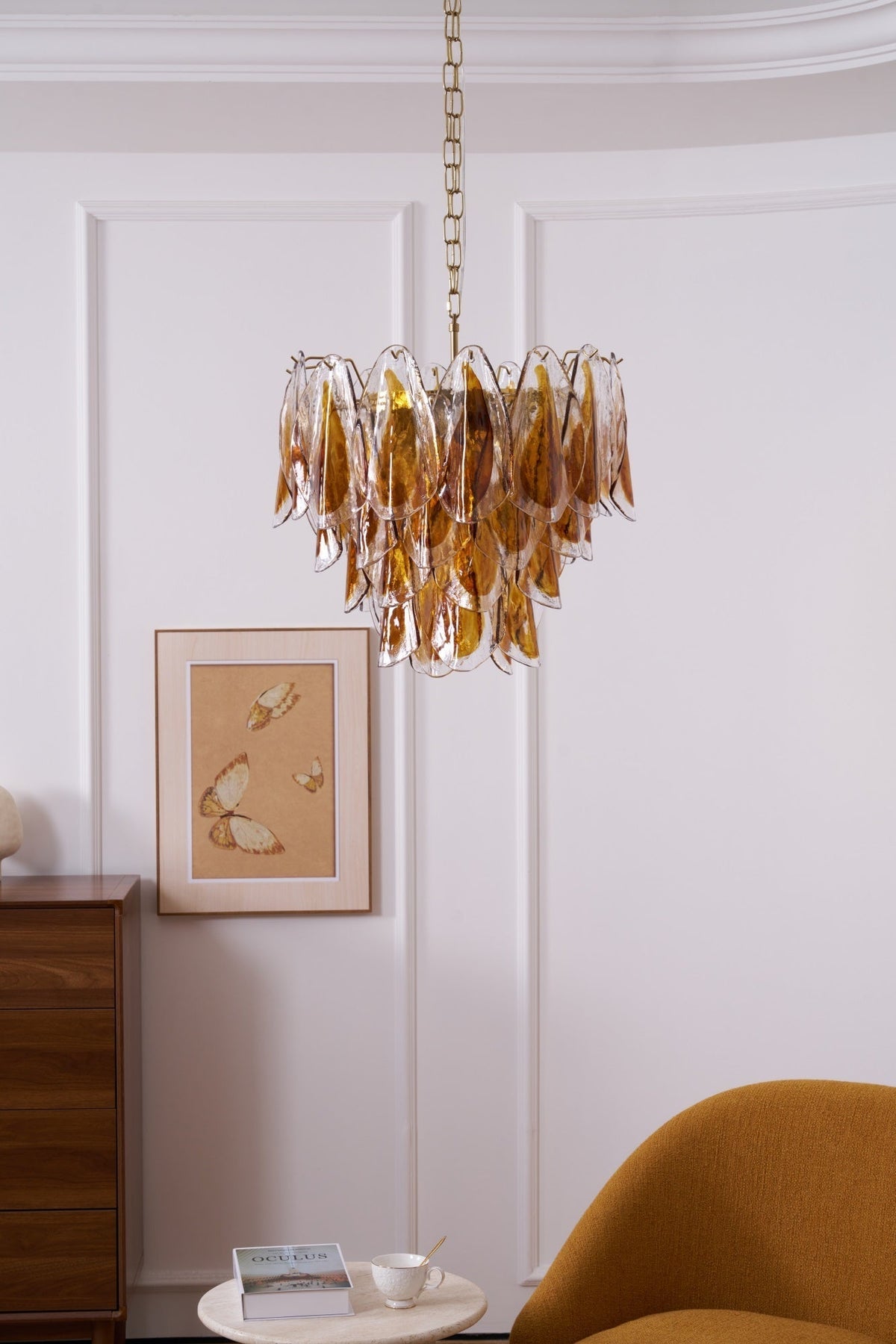 Lioraora kroonluchter met gelaagde amberkleurige bladvormige glasplaten voor organische warmte