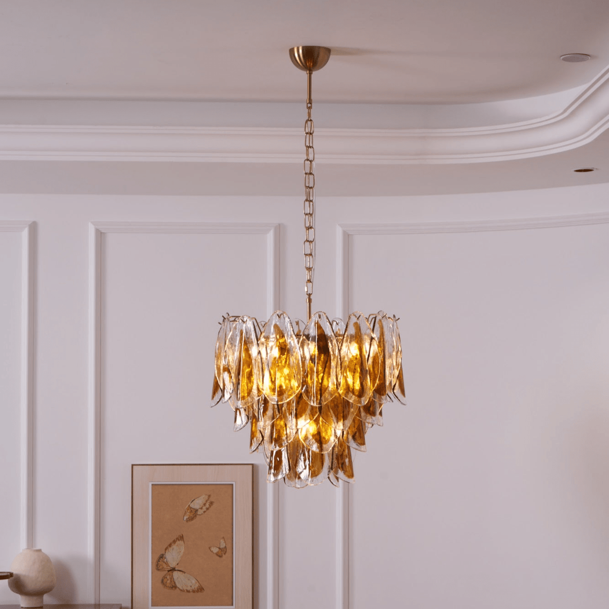 Lioraora kroonluchter met gelaagde amberkleurige bladvormige glasplaten voor organische warmte