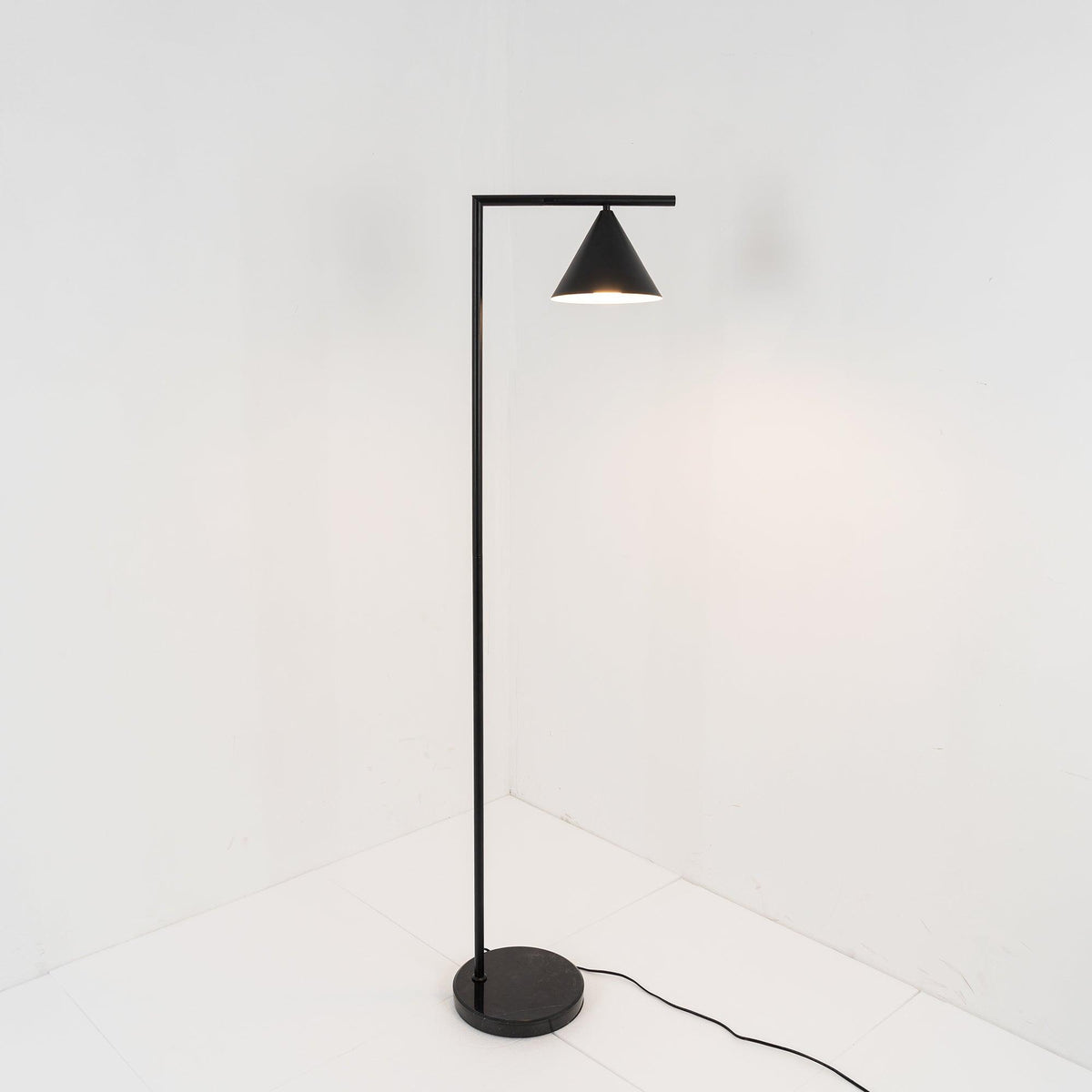 Nell Minimalistische vloerlamp
