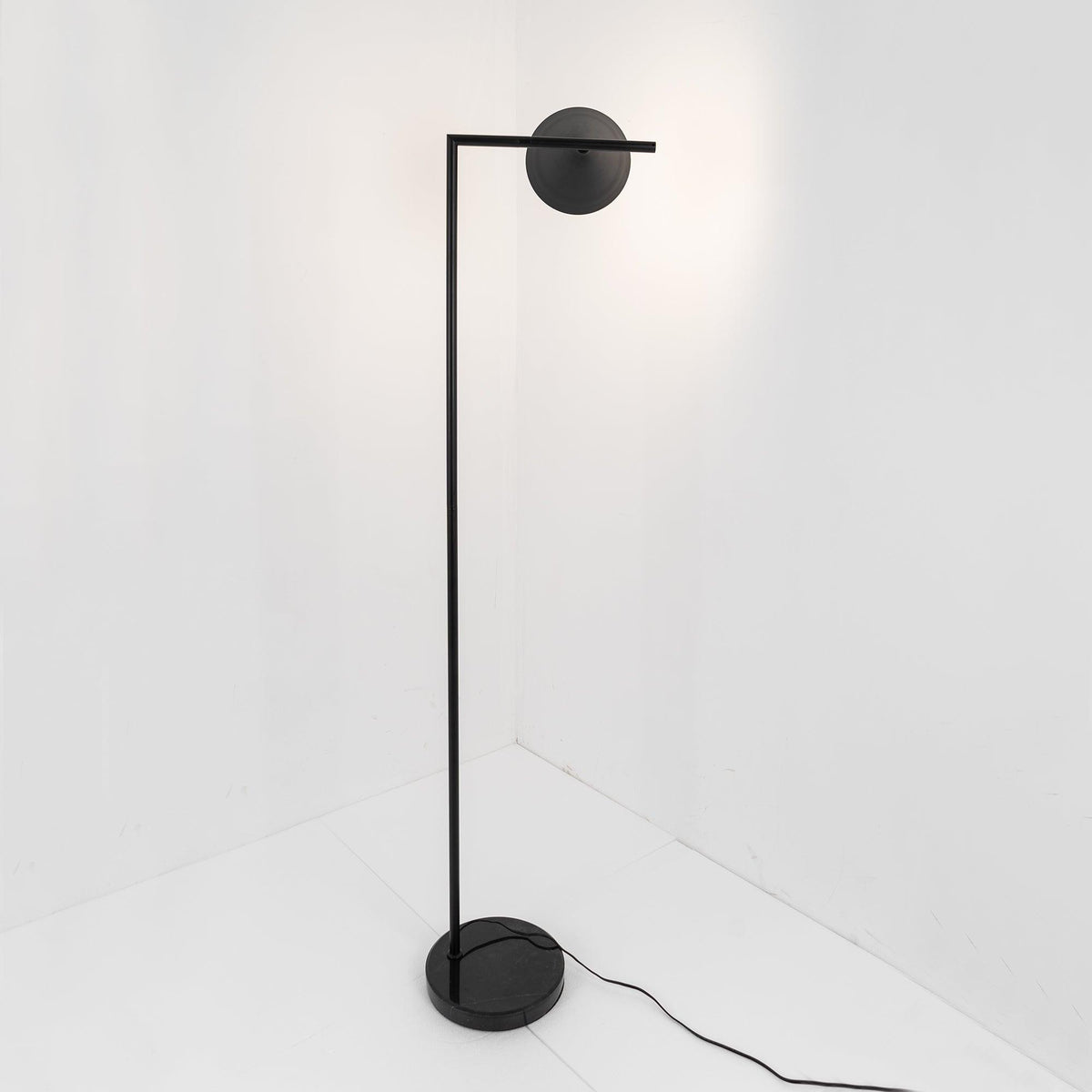 Nell Minimalistische vloerlamp