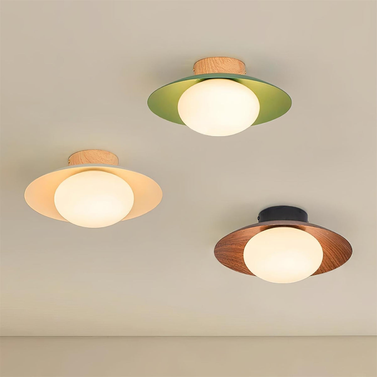 Verdora Groene vlakke plafondlamp met houten accent