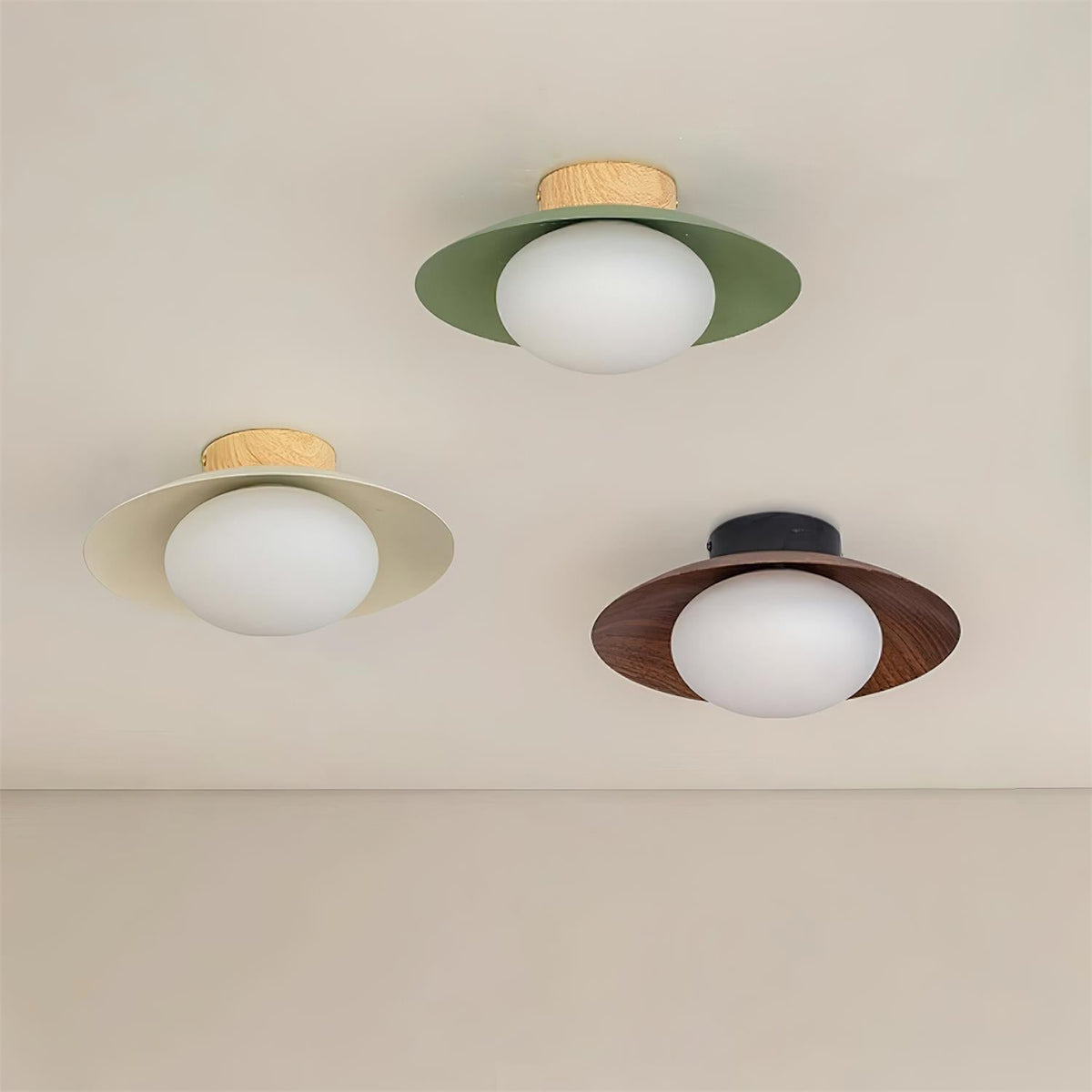 Verdora Groene vlakke plafondlamp met houten accent