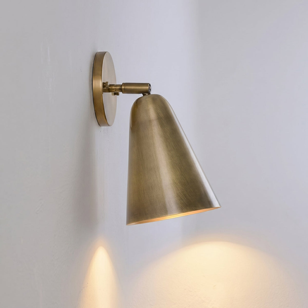 Mirisenne draaibare wandlamp