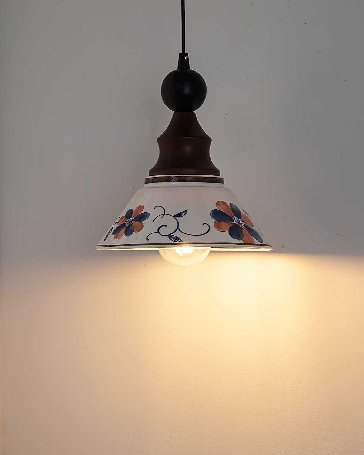 Avenaeria hanglamp met blauwe keramiek