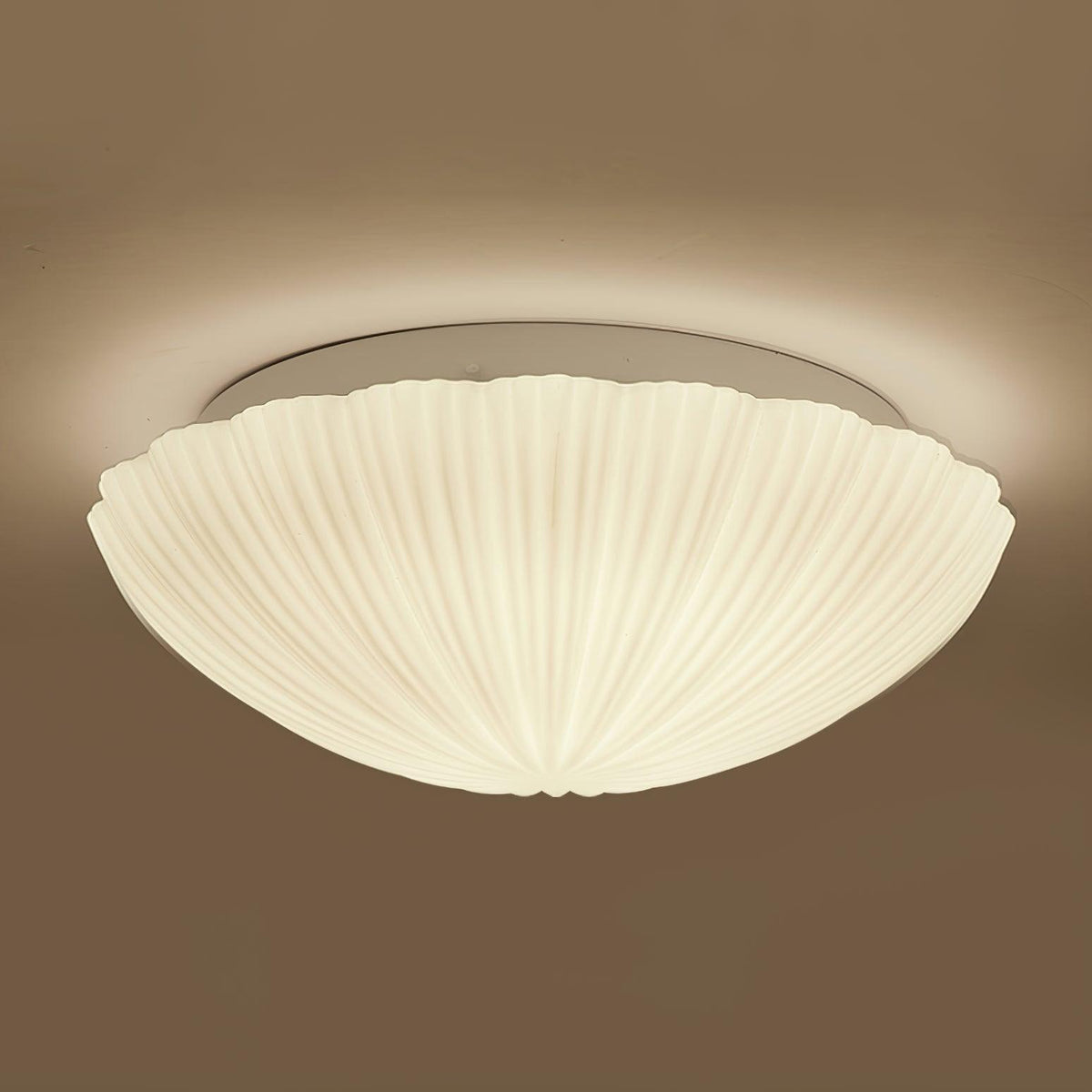 Elo plafondlamp met schelpvorm en ribbels, elegant